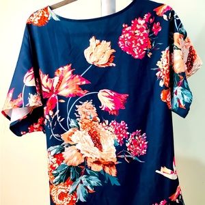 Pretty floral blouse. Can be work with jeans or suit.
